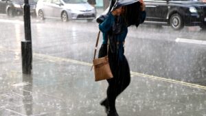 2021-woman-walking-oxford-street-981754881.jpg