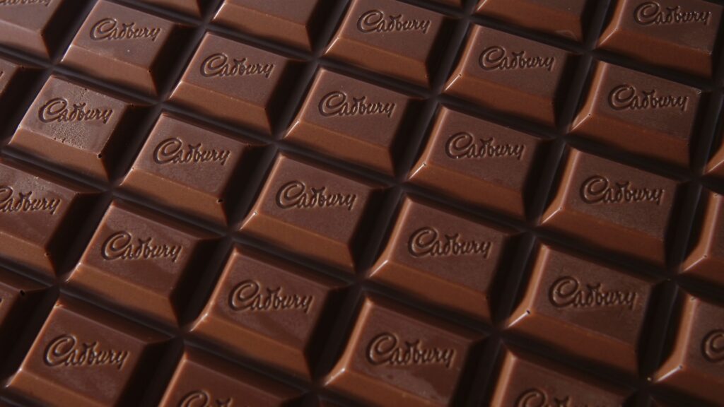 b6pg2d-cadburys-dairy-milk-chocolate-883569579.jpg