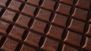 b6pg2d-cadburys-dairy-milk-chocolate-883569579.jpg