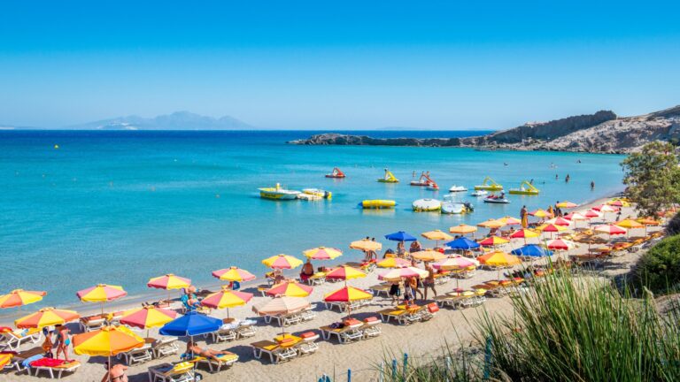 e9068h-parasols-paradise-beach-kefalos-961291827.jpg