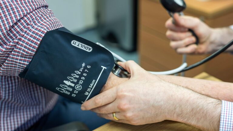 2xa45k0-blood-pressure-measurement-progress-939041807.jpg